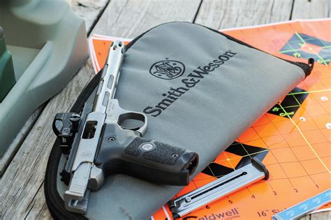 Smith & Wesson Accessories Defender Handgun Cases, Medium, Soft Pistol Cases - Amazon Canada