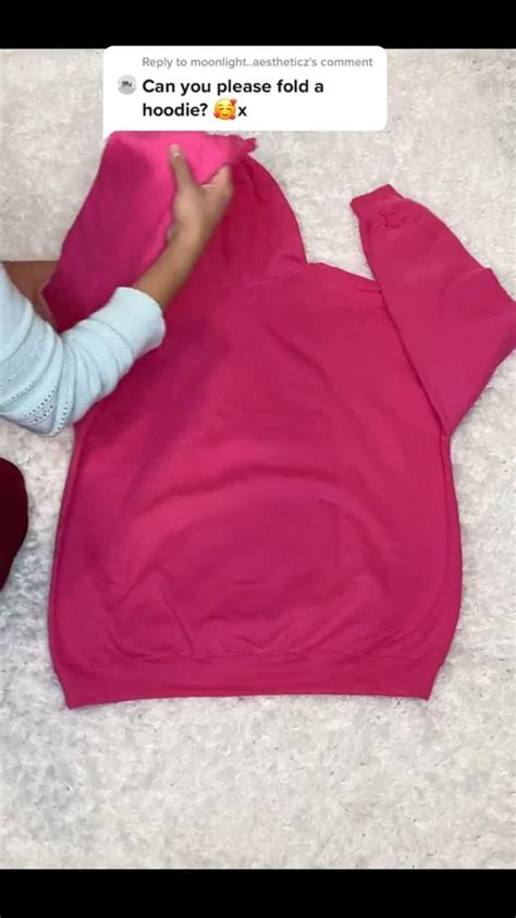 Folding a hoodie for easy shipping | Packing clothes, Diy clothes life hacks, Clothing hacks