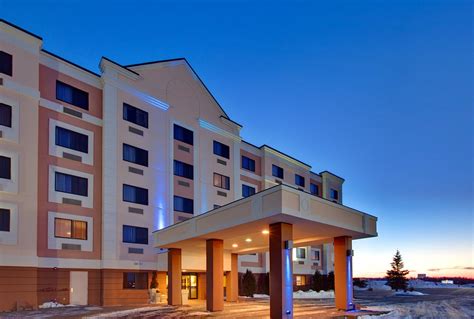 HOLIDAY INN EXPRESS SAULT STE. MARIE, AN IHG HOTEL $148 ($̶1̶6̶3̶) - Updated 2022 Prices & Motel ...