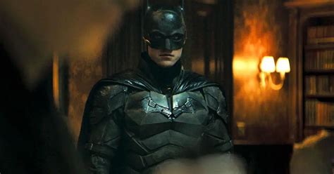 The Batman: 8 Details in Robert Pattinson's Suit You Might Have Missed