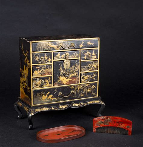 Japanese Lacquerware Jewelry Case on Frame and Comb Set