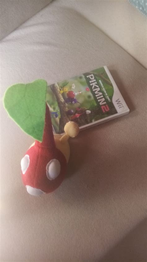 Bulbert, my new Bulbmin plush. : r/Pikmin