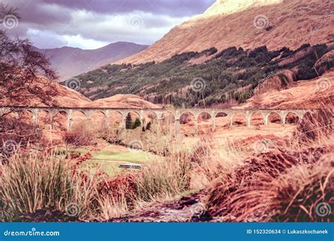 Glenfinnan Viaduct - Harry Potter Movie Viaduct in Scottish Highlands ...