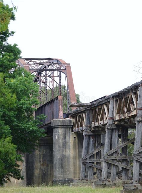 The Historic Railway Bridge at Gundagai Stock Image - Image of flood ...