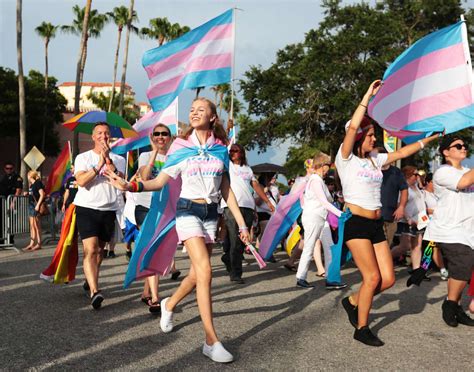 Thousands line Bayshore Drive for St. Pete Pride parade | Tampa Bay Times