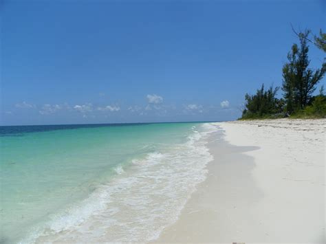 The beach in Freeport, Bahamas. GORGEOUS!! | Vacation places, Vacation spots, Freeport bahamas