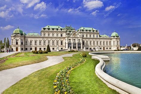 Beautiful Belvedere castle, Vienna — Stock Photo © Maugli #24915085