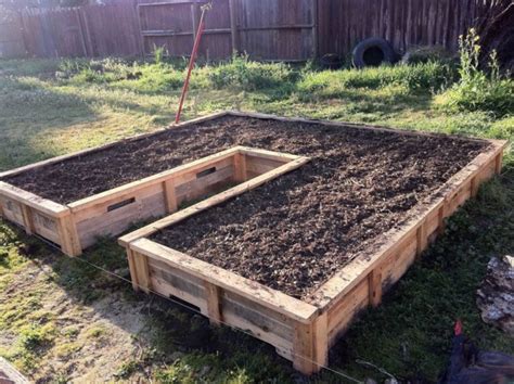 15 Cheap & Easy DIY Raised Garden Bed Ideas