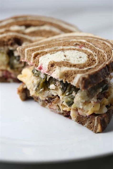 Delicious Thanksgiving Leftovers Sandwich - Food Flavorz