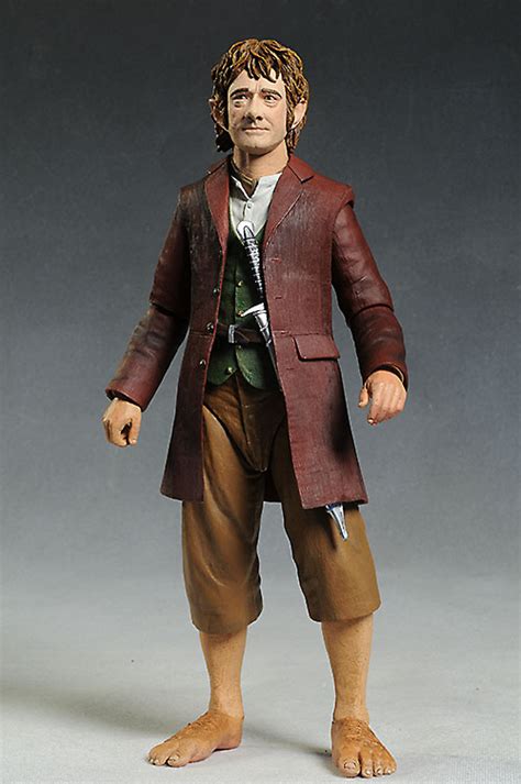 Review and photos of Bilbo Hobbit 1/4 scale action figure by NECA