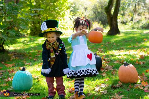 Alice in Wonderland Twins Costume | No-Sew DIY Costumes - Photo 4/10