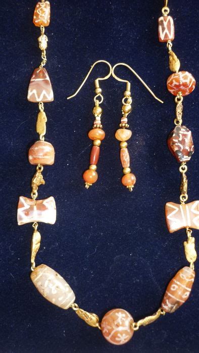 Indus Valley gold necklace and earrings with carnelian beads - 6/37 cm - Catawiki