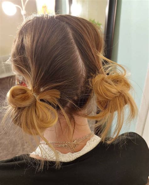 Cute space buns hairstyle 90s Hairstyles Grunge, Cute Simple Hairstyles ...