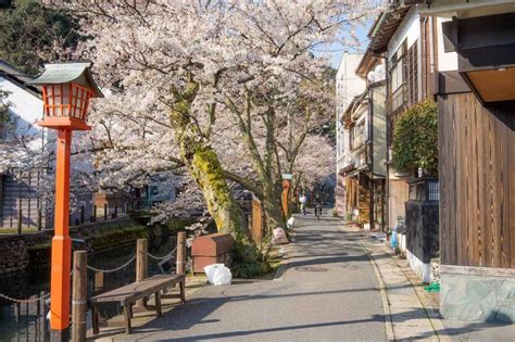 Visiting Kinosaki Onsen: A Shy Foreigner’s Guide to Onsen Towns in Japan