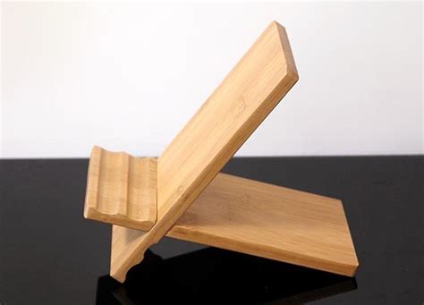 FelTu Wooden iPad Stand | Gadgetsin