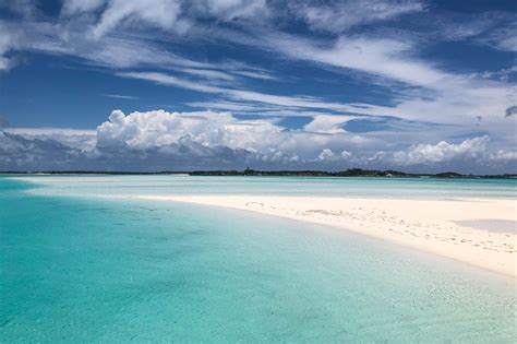 Explore the idylic Exuma Sand Bar at Pipe Creek, the Bahamas