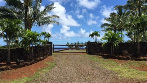 Mark Zuckerberg wall makes Facebook CEO's Hawaii neighbors grumble ...