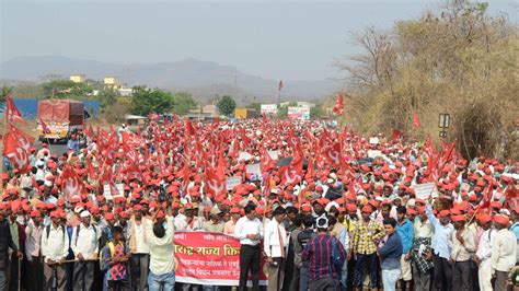 Thousands Of Farmers Protest In Mumbai Over Lack Of Government Support ...