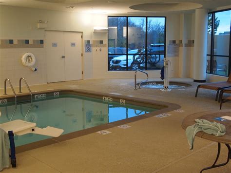 Courtyard by Marriott Clarksville Pool: Pictures & Reviews - Tripadvisor