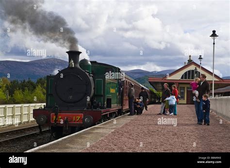 dh Steam Railway STRATHSPEY AVIEMORE Families watching railway trains departing holiday children ...