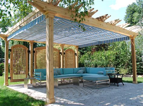 Living Room Accessories: Retractable Roof Pergola