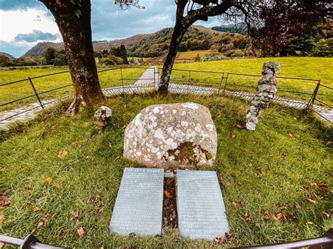 How To Visit Gelert's Grave In Beddgelert & The Tragic Legend Of Gelert ...