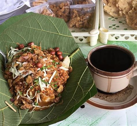 7 Nasi Pecel Khas Indonesia, Serupa tapi Ternyata Tak Sama