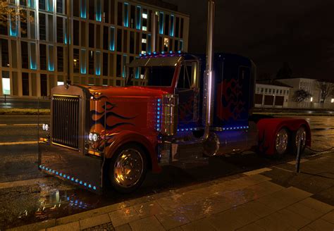 Keaira Finlay - Optimus Prime Peterbilt 379 truck mode