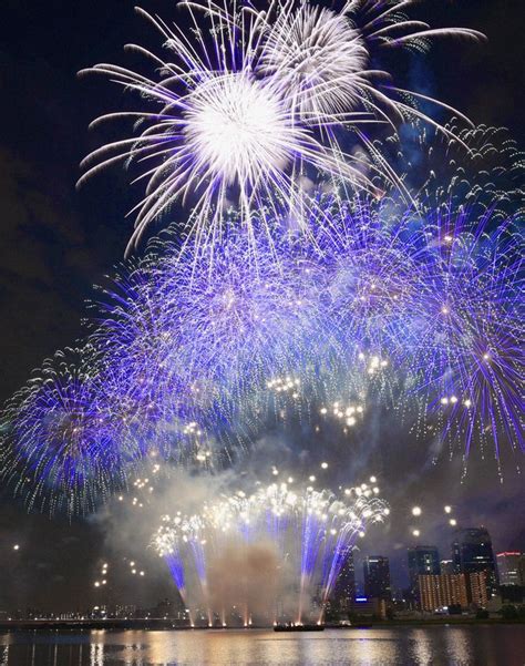 In Photos: Fireworks light up night sky of Osaka for 1st time in 3 yrs - The Mainichi