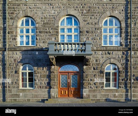 Old stone government building hi-res stock photography and images - Alamy