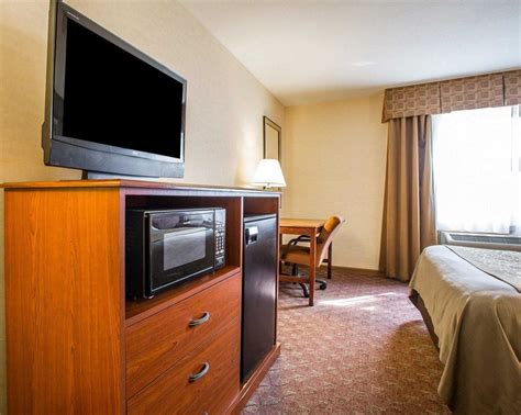 COMFORT INN - Updated October 2024 - 16 Photos - 840 N Washington St ...