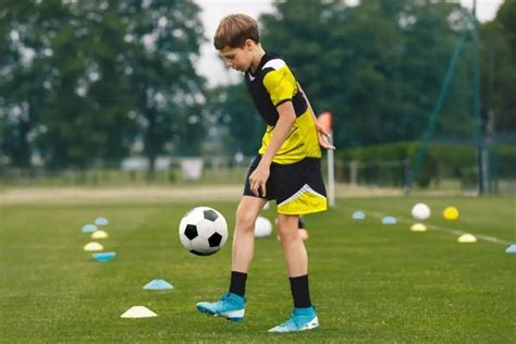 7 Soccer Ball Juggling Tips: How to Quickly Improve – Your Soccer Home