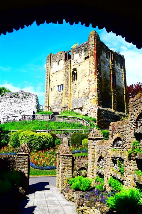 Enjoy your time with beautiful places: Guildford Castle