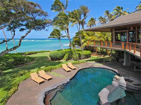 Magnificent beachfront residence in Hawaii