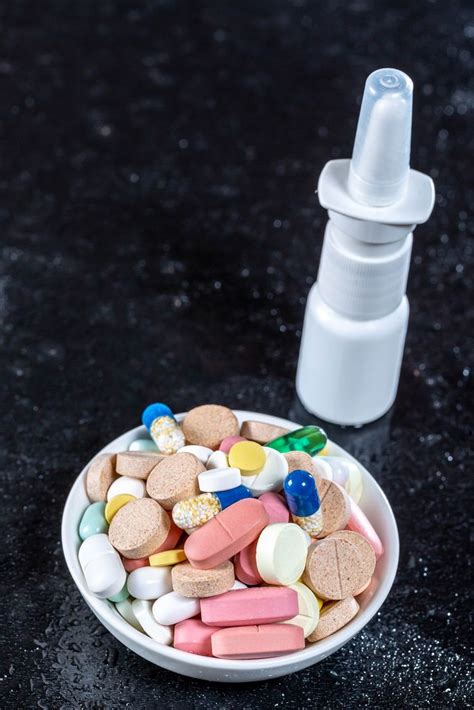 White round pills on blue background - Creative Commons Bilder