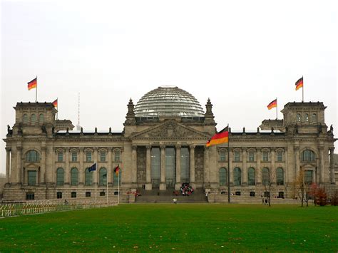 File:Berlin Reichstag 2005.jpg - Wikimedia Commons