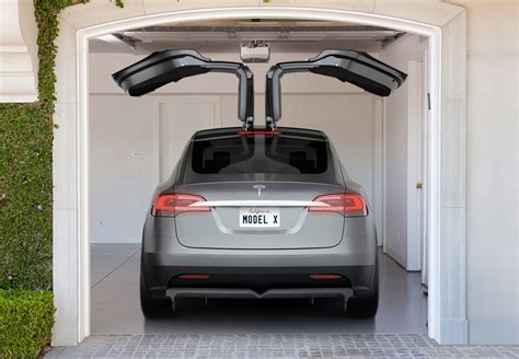 Tesla Model X (2015) - picture 8 of 10