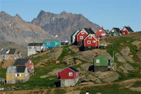 Ammassalik / Tasiilaq Houses - East Greenland - Arctic Travel Pictures