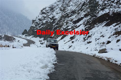 Fresh snowfall in Pahalgam ...Excelsior\Younis Khaliq - Jammu Kashmir ...