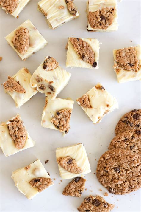 The easiest ever crock pot fudge recipe. This Cookies and Cream Slow Cooker Fudge is the perfect ...