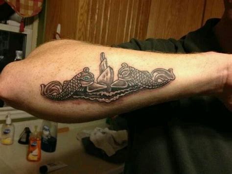 Submarine Dolphin Tattoo Designs - Design Talk