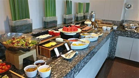 hilton-kuala-lumpur-executive-lounge-10