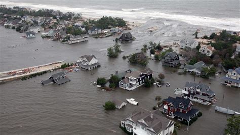 Rising seas from climate change threaten 300,000 coastal homes in U.S.