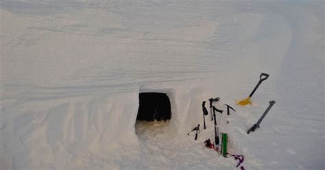 How to Build a Snow Cave For Winter Survival