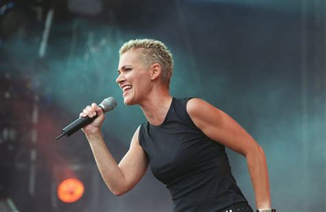 Muere la cantante de Roxette, Marie Fredriksson, tras 17 años de lucha ...