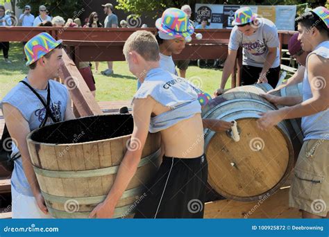 Wine Crush Harvest Festival in Carlton Oregon Editorial Photography - Image of wood, platform ...