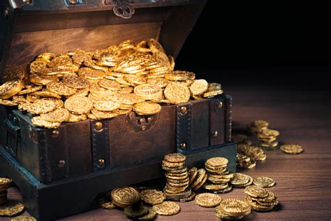 Treasure Chest Filled With Gold Coins Stock Photo - Download Image Now ...