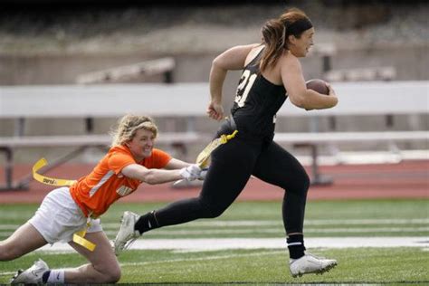 Following their passion, women go far to play college flag football | Honolulu Star-Advertiser