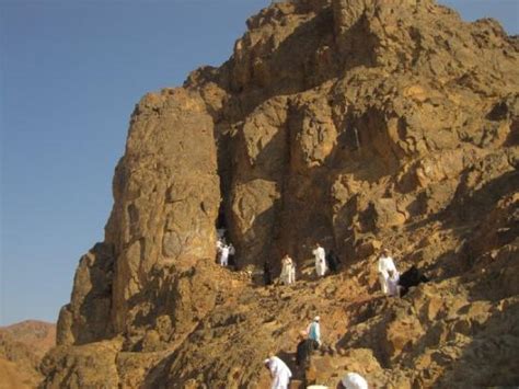 Makkah & Madina: Jabal-e-Uhud Cave (Uhad/Ohud/Ahad/Ahud Mountain)