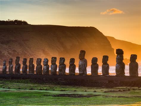 Le mystère des géants de l'île de Pâques | Easter island, World heritage sites, Cool places to visit